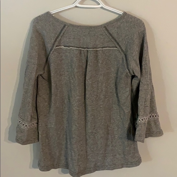 Fun sweater with bell short sleeves - Picture 2 of 2